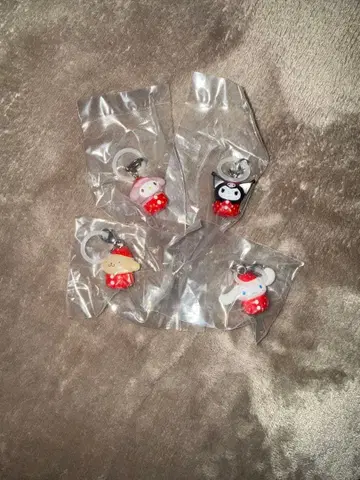 산리오 딸기 메지루시 액세서리 4개 세트