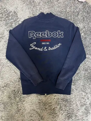 리복 네이비 짧은 기장 집업