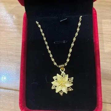 골드 꽃 모양 펜던트 목걸이
