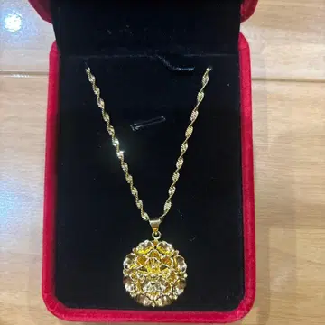 골드 꽃 모티브 목걸이