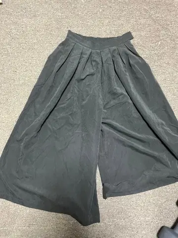 BEAMS 블랙 가우초 팬츠