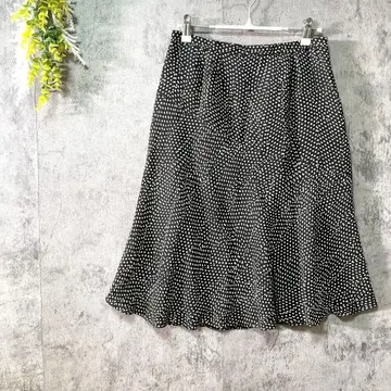 필앤이즈 플레어 스커트 무릎 기장 도트 무늬 깔끔한 캐주얼 M