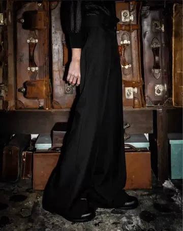 [shikitari] PINTUCK MEGA FLARE SLACKS M