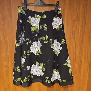 꽃무늬 플레어 스커트 블랙 42 사이즈