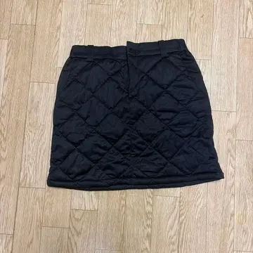 블랙 퀼팅 골프 스커트