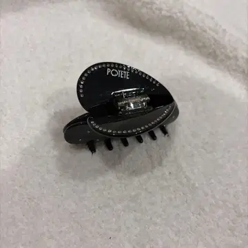 POTETE 블랙 하트형 헤어 클립