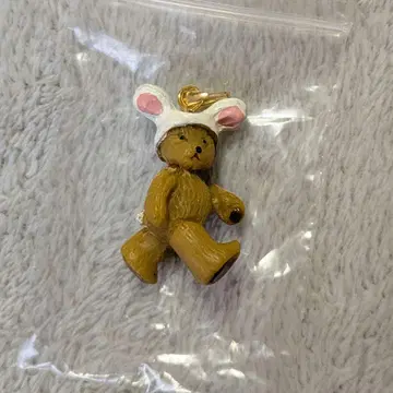 weekends 토끼 모자를 쓴 입체 곰 참