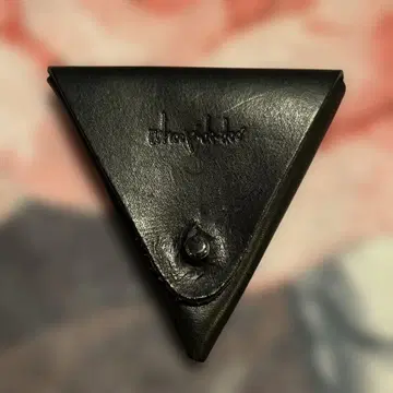 whoop'-de-doo triangular coin case