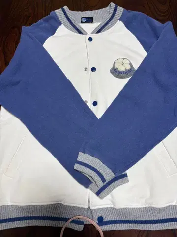 ALBAROSA 와펜 부착 프론트 오픈 맨투맨