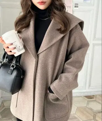 [moment+] 라이트 니트 멜톤 빅 칼라 미들 코트 (안감 부착)