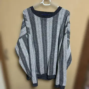 LIBERTY 오버 사이즈 스웨터 그레이와 블랙