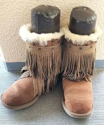 희귀 레어템 쿨라브라 프린지 스터드 어그 부츠 브라운 24.5~25.0