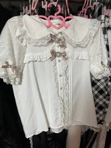 노에미 (NOEMIE) 반짝반짝 리본 하트 튤 세일러 블라우스