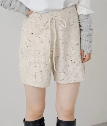 리브 니트 숏팬츠 kastane