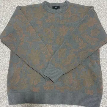 BEAMS HEART 플라워 자카드 크루넥 니트