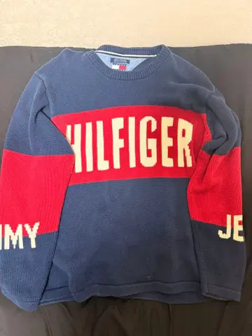 TOMMY JEANS 로고 스웨터 네이비/레드