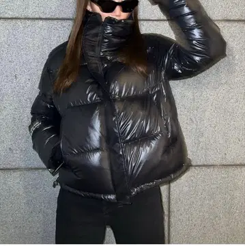 MONCLER BORN TO PROTECT JUNZO 다운 자켓