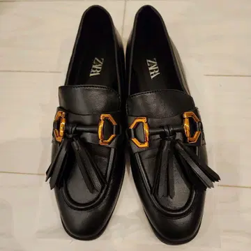 [ ZARA ] 블랙 태슬 로퍼