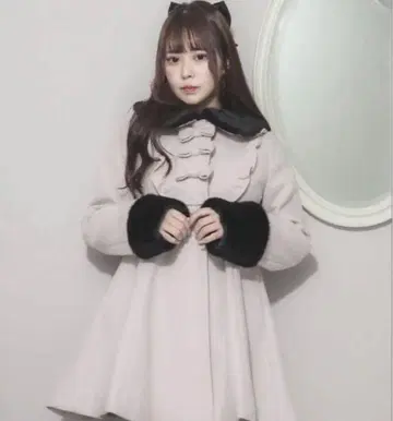 pium 요크 프릴 리본 도리 코트 블랙 핑크