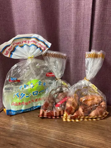 부드러운 식탁 버터롤, 초코 크루아상, 다크 초코 크루아상 세트.