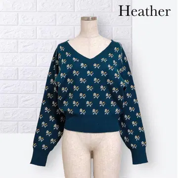 헤더 꽃무늬 V넥 니트 상의 그린