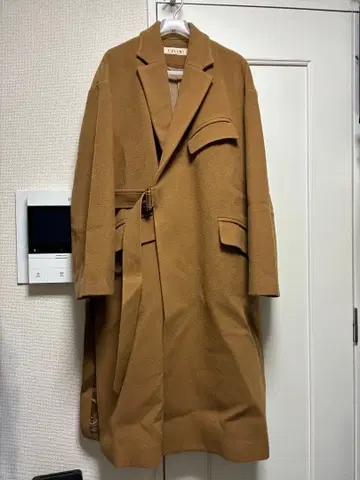 cullni 크루니 타이 로켄 코트 체스터 코트 카멜 베이지