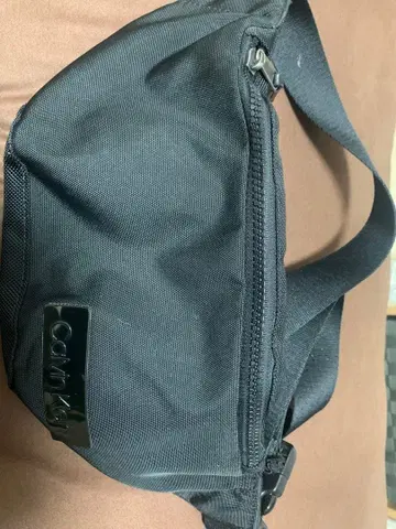 Calvin Klein 블랙 바디백