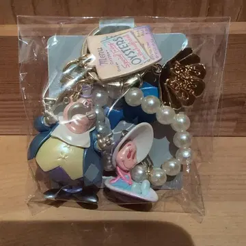 앨리스 영 오이스터 키체인