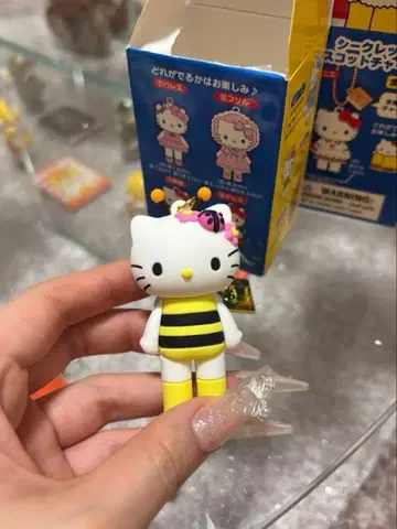 헬로키티전 시크릿 마스코트 참 곰 수트 벌