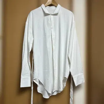 화이트 긴팔 셔츠 허리 디자인 태국