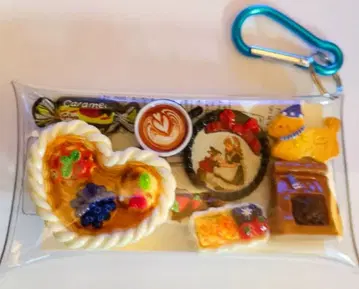 가챠 파우치 산책 겸 카페 딸기 멋진 그림 커피콩 하트 바스켓