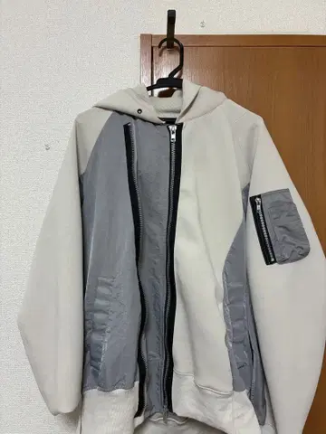 그레이 후드 부착 집업 점퍼