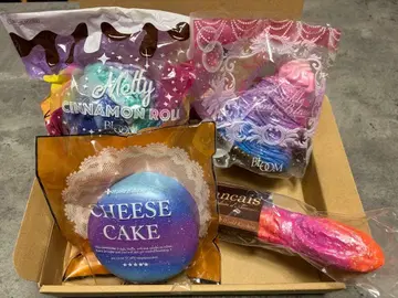 시나몬 롤, 몽블랑, 치즈 케이크 미니, 프랑스 빵 미니 4개 세트.