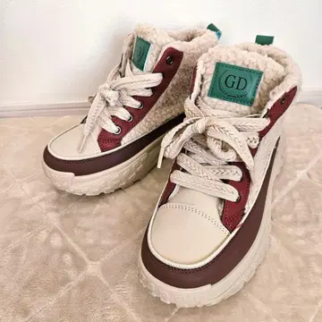 새상품급 통굽 하이컷 스니커즈 베이지 계열 40 보아 원단 방한