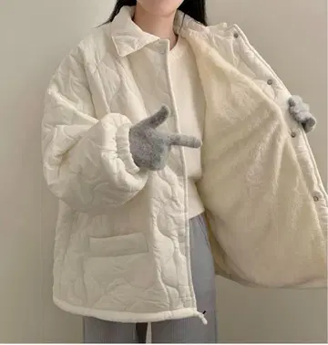 웨이브 퀼팅 오버사이즈 다운 아이보리