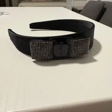 Ferragamo 스톤 장식 리본 블랙 헤어밴드