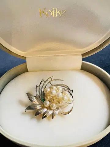 Koike 실버 펄 브로치
