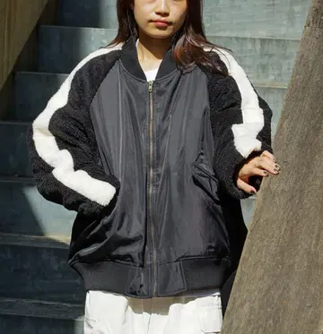 ROIAL 사이드 라인 디자인 남성용 실루엣 나일론 블루종 보아