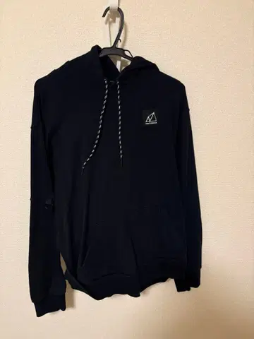 뉴발란스 후드티