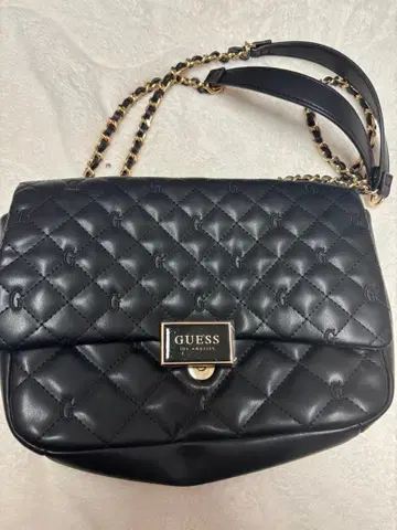 GUESS 블랙 숄더백