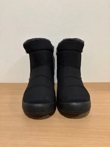 지퍼 달린 블랙 숏부츠