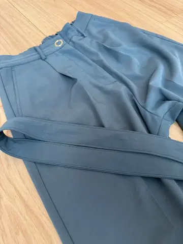 WCJ 벨트 포함 와이드 센터 프레스 팬츠