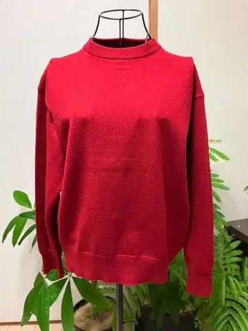 빨간색 긴팔 크루넥 스웨터