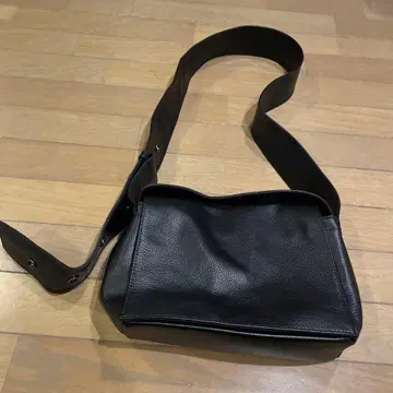 Maison de AMU 블랙 가죽 숄더백