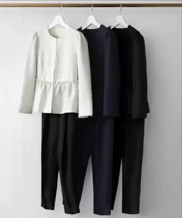 화이트 자켓과 슬림 팬츠 세트