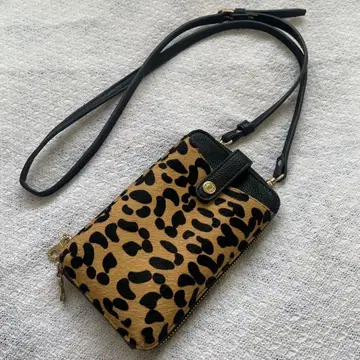 레오파드 무늬 스마트폰 숄더백