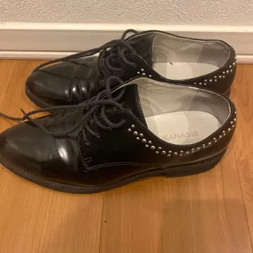 JEANASIS 스터드 장식 블랙 슈즈