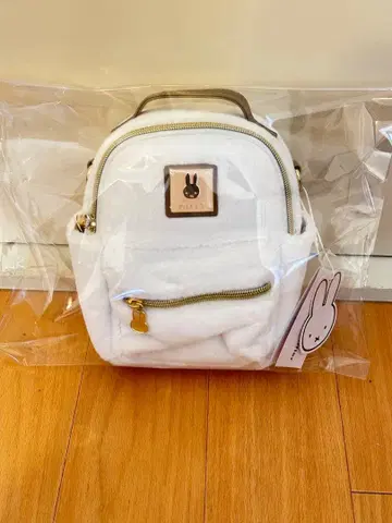 새상품 miffy 미니 숄더백 퍼 백팩형 화이트 미피