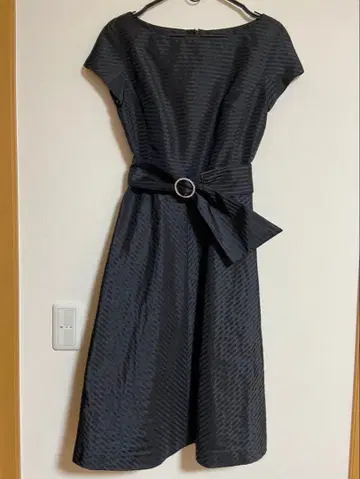 블랙 스트라이프 패턴 드레스와 자켓 세트 멜로즈 MELROSE