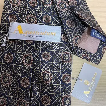 새상품 아쿠아 스큐텀 넥타이